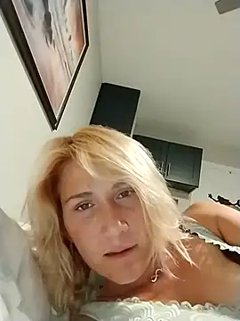 Snapshot of Skippydippy99 chatting on 10-26-25, 11:20 Skippydippy99 online show from 10-26-25, 11:20