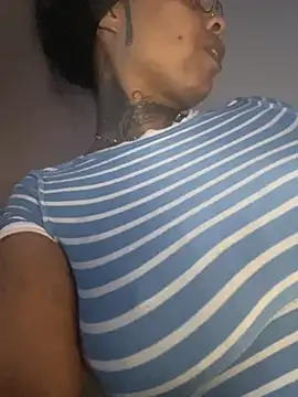 Snapshot of PregnantEbonyGoddess chatting on 01-09-26, 01:47 PregnantEbonyGoddess online show from 01-09-26, 01:47