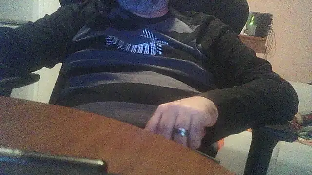 Snapshot of lanata chatting on 10-17-25, 12:01 lanata online show from 10-17-25, 12:01