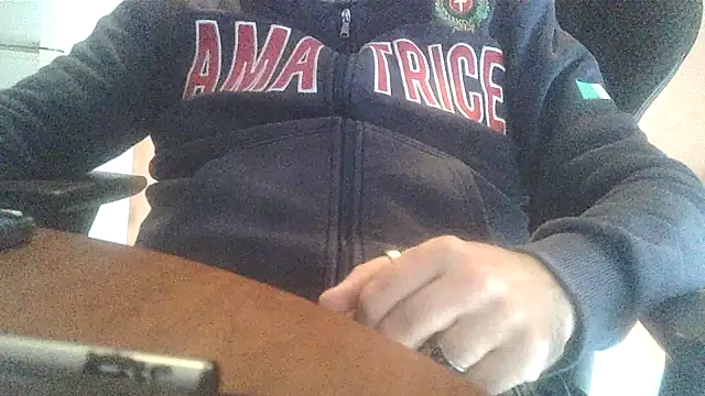 Snapshot of lanata chatting on 10-17-25, 02:52 lanata online show from 10-17-25, 02:52