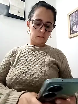 Snapshot of Alanna_11 chatting on 02-12-25, 01:41 Alanna 11 online show from 02-12-25, 01:41