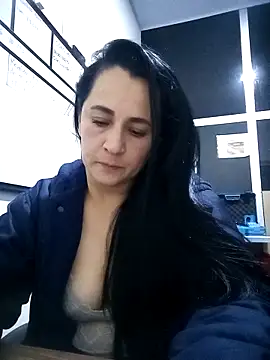 Snapshot of Alanna_11 chatting on 10-13-25, 04:23 Alanna 11 online show from 10-13-25, 04:23