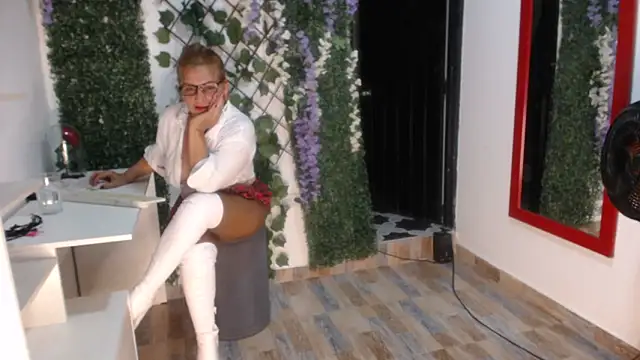 StephyJones1 online show from 09-25-25, 09:18