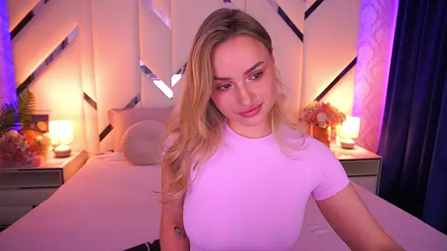 LindsieGreyy online show from 04-28-26, 06:18