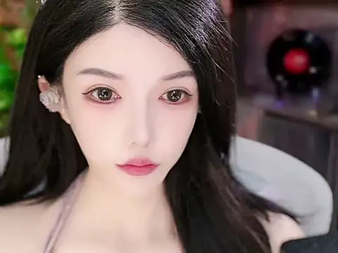 Snapshot of vv-77 chatting on 09-23-25, 09:12 vv-77 online show from 09-23-25, 09:12