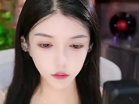 Snapshot of vv-77 chatting on 10-18-25, 04:37 vv-77 online show from 10-18-25, 04:37