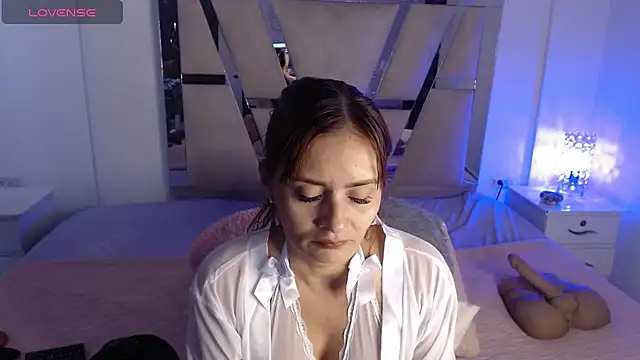 KathyLee69  online show from 10-26-25, 09:42