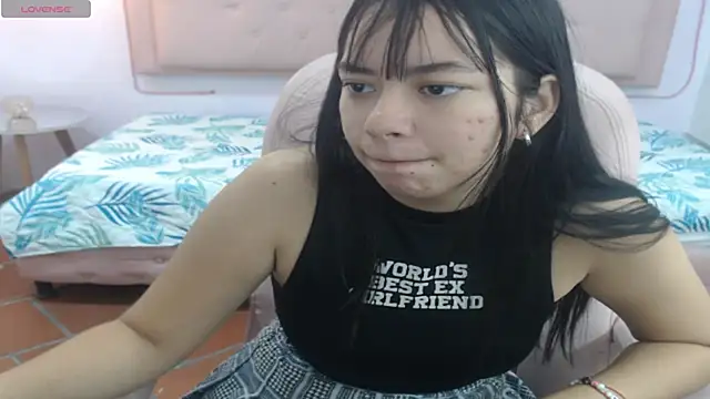 Snapshot of honnielane chatting on 02-13-25, 12:43 honnielane online show from 02-13-25, 12:43