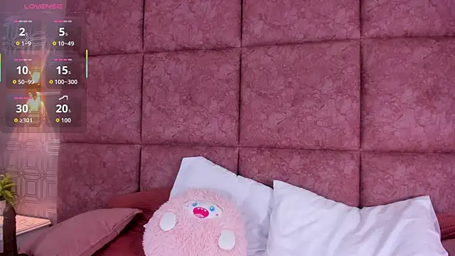 LilyRoxi online show from 12-21-25, 06:04