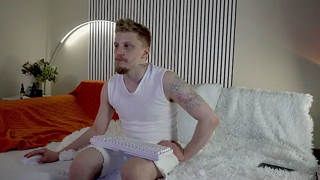 Snapshot of Saint_Vicious chatting on 10-01-25, 08:15 Saint Vicious online show from 10-01-25, 08:15