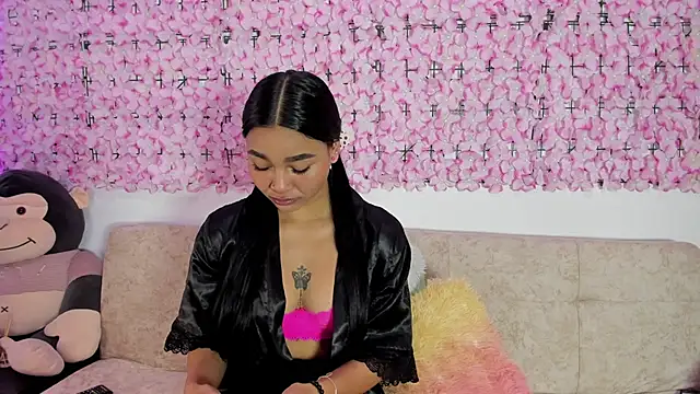 Snapshot of Lynda_Bonnie chatting on 10-23-25, 01:10 Lynda Bonnie online show from 10-23-25, 01:10