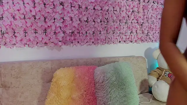 Snapshot of Lynda_Bonnie chatting on 10-25-25, 12:34 Lynda Bonnie online show from 10-25-25, 12:34