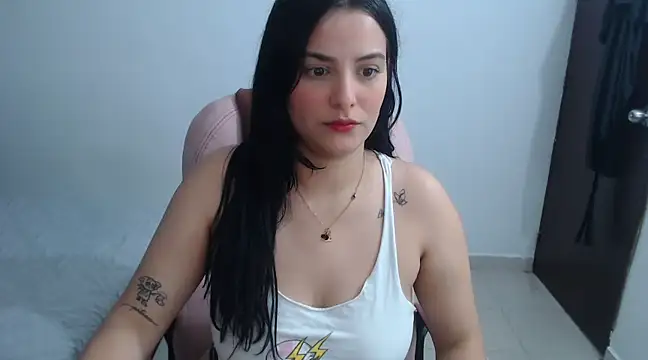 Snapshot of atenea_02_love chatting on 02-27-25, 02:32 atenea 02 love online show from 02-27-25, 02:32