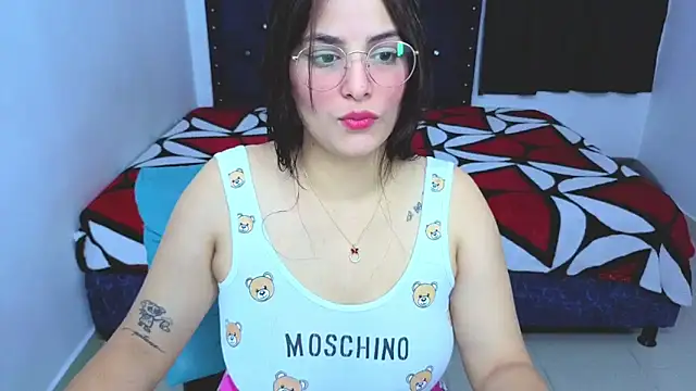 Snapshot of atenea_02_love chatting on 09-19-25, 12:45 atenea 02 love online show from 09-19-25, 12:45