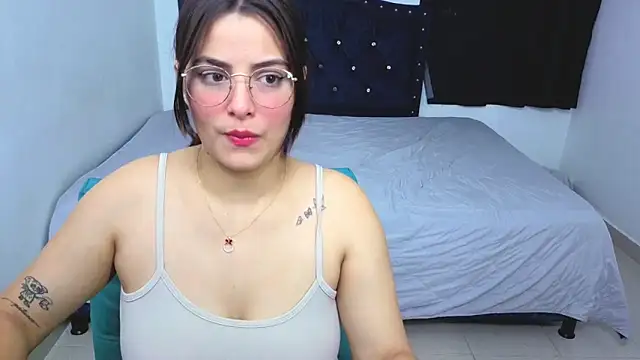 Snapshot of atenea_02_love chatting on 09-27-25, 11:21 atenea 02 love online show from 09-27-25, 11:21