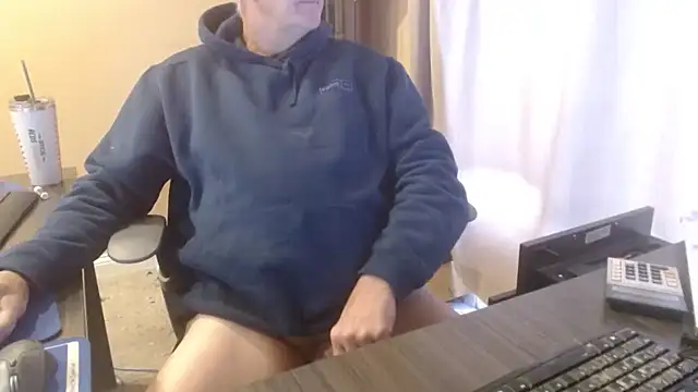 Snapshot of olderandwiser2 chatting on 12-18-25, 03:07 olderandwiser2 online show from 12-18-25, 03:07