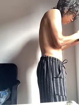 Snapshot of shadowsofgarden chatting on 02-15-25, 01:16 shadowsofgarden online show from 02-15-25, 01:16