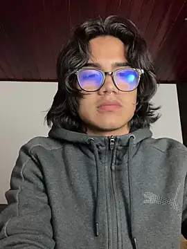 Snapshot of shadowsofgarden chatting on 02-19-25, 04:01 shadowsofgarden online show from 02-19-25, 04:01