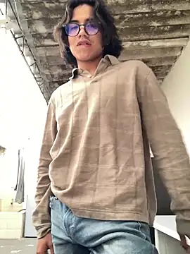 Snapshot of shadowsofgarden chatting on 02-20-25, 02:46 shadowsofgarden online show from 02-20-25, 02:46