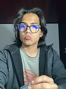 Snapshot of shadowsofgarden chatting on 02-22-25, 05:23 shadowsofgarden online show from 02-22-25, 05:23