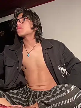 Snapshot of shadowsofgarden chatting on 02-24-25, 04:05 shadowsofgarden online show from 02-24-25, 04:05