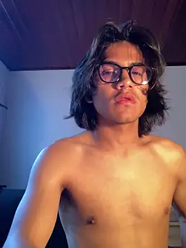 Snapshot of shadowsofgarden chatting on 02-26-25, 02:03 shadowsofgarden online show from 02-26-25, 02:03