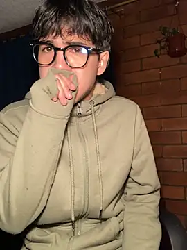 Snapshot of shadowsofgarden chatting on 03-20-25, 10:32 shadowsofgarden online show from 03-20-25, 10:32