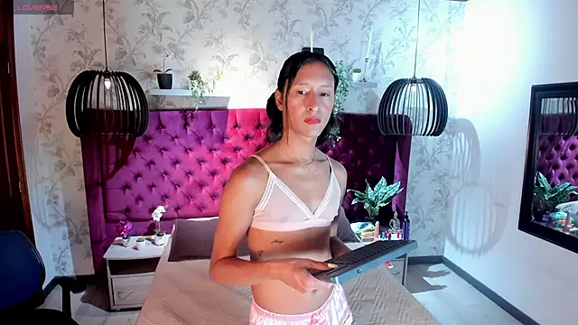 Snapshot of Georgina_Palacios_ chatting on 11-10-25, 04:00 Georgina Palacios online show from 11-10-25, 04:00