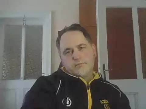 Snapshot of Szolga10 chatting on 02-12-25, 11:07 Szolga10 online show from 02-12-25, 11:07