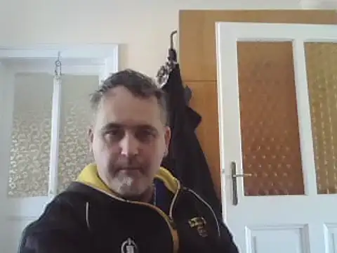 Snapshot of Szolga10 chatting on 03-18-25, 01:09 Szolga10 online show from 03-18-25, 01:09