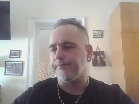 Snapshot of Szolga10 chatting on 03-15-26, 11:16 Szolga10 online show from 03-15-26, 11:16