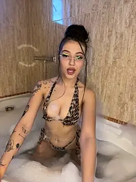 Snapshot of Foxy_Rosee chatting on 10-24-25, 01:40 Foxy Rosee online show from 10-24-25, 01:40