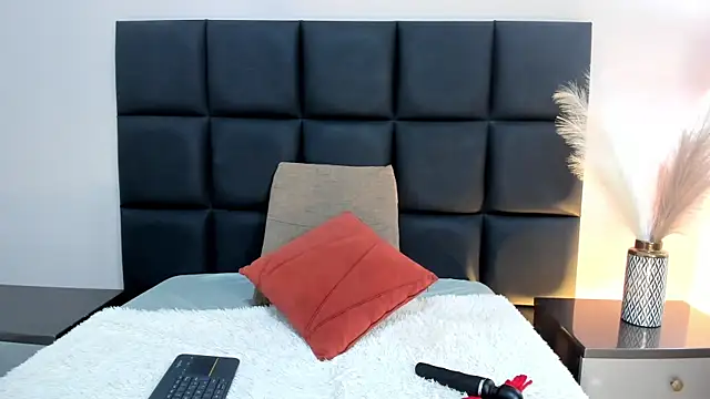 MiaHertz online show from 12-20-25, 12:45