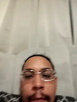 Rican8inches online show from 10-28-25, 05:26