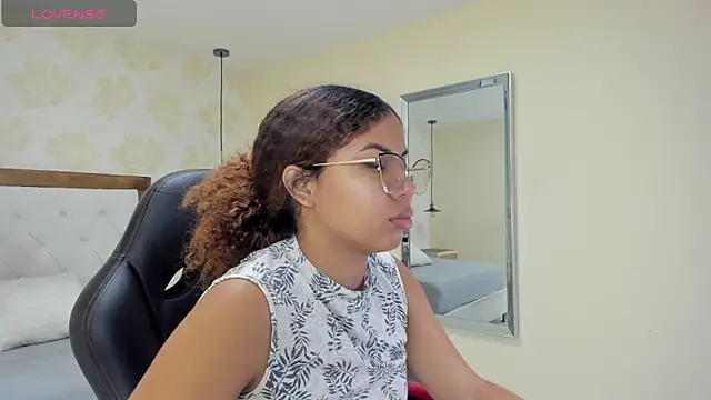 MELINAMARTINS online show from 10-10-25, 12:48