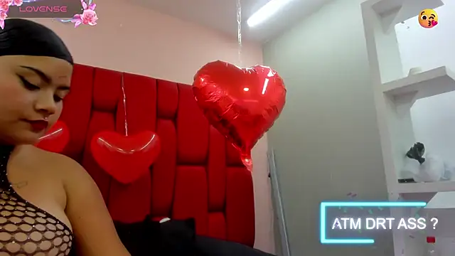 Snapshot of Saray_messy chatting on 02-14-25, 01:29 Saray messy online show from 02-14-25, 01:29