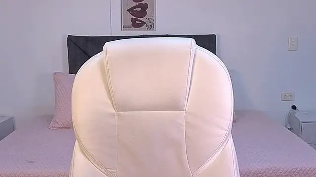 Snapshot of sara_sharma_ chatting on 10-24-25, 01:40 sara sharma online show from 10-24-25, 01:40