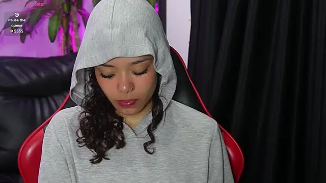 Snapshot of sara_sharma_ chatting on 11-24-25, 02:17 sara sharma online show from 11-24-25, 02:17