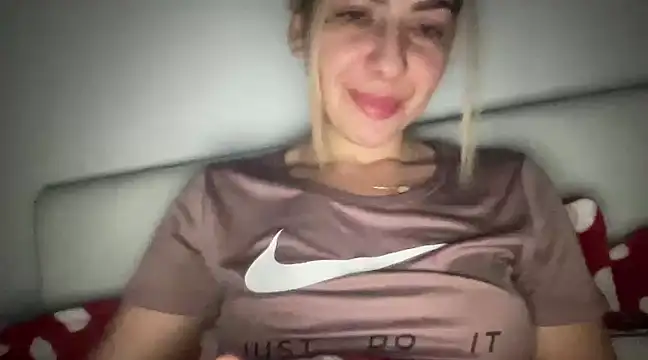 Snapshot of sarrah_rossy chatting on 02-16-25, 01:03 sarrah rossy online show from 02-16-25, 01:03