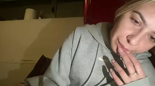 Snapshot of sarrah_rossy chatting on 02-16-25, 10:21 sarrah rossy online show from 02-16-25, 10:21