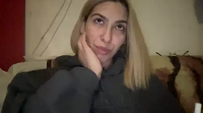 Snapshot of sarrah_rossy chatting on 02-19-25, 11:04 sarrah rossy online show from 02-19-25, 11:04