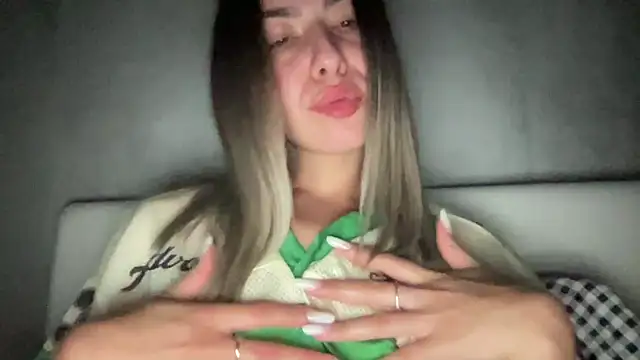 Snapshot of sarrah_rossy chatting on 09-13-25, 09:14 sarrah rossy online show from 09-13-25, 09:14