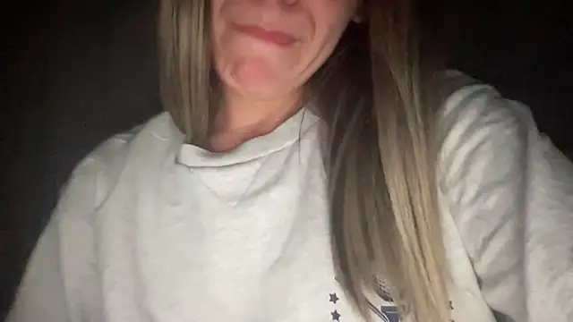 Snapshot of sarrah_rossy chatting on 09-16-25, 08:32 sarrah rossy online show from 09-16-25, 08:32