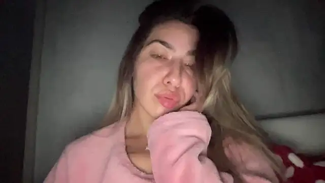 Snapshot of sarrah_rossy chatting on 10-27-25, 10:25 sarrah rossy online show from 10-27-25, 10:25