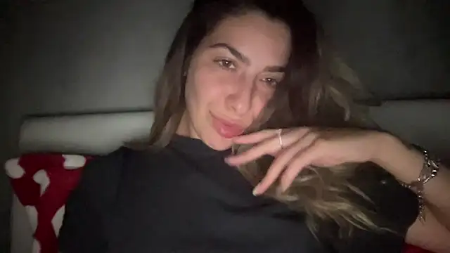 Snapshot of sarrah_rossy chatting on 10-31-25, 09:27 sarrah rossy online show from 10-31-25, 09:27