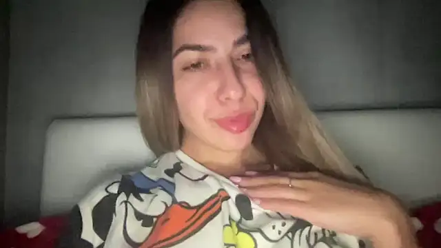 Snapshot of sarrah_rossy chatting on 11-06-25, 10:21 sarrah rossy online show from 11-06-25, 10:21