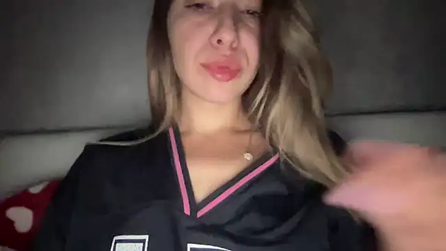 Snapshot of sarrah_rossy chatting on 11-29-25, 11:19 sarrah rossy online show from 11-29-25, 11:19