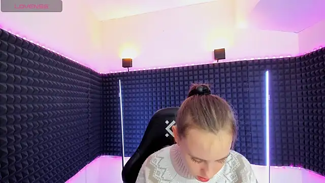 Snapshot of Lika_0ne chatting on 02-21-25, 06:48 Lika 0ne online show from 02-21-25, 06:48