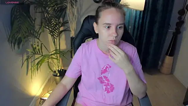 Snapshot of Lika_0ne chatting on 09-26-25, 11:58 Lika 0ne online show from 09-26-25, 11:58