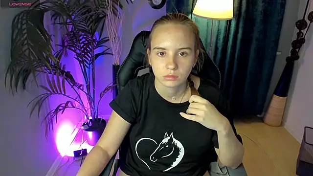 Snapshot of Lika_0ne chatting on 10-04-25, 12:25 Lika 0ne online show from 10-04-25, 12:25